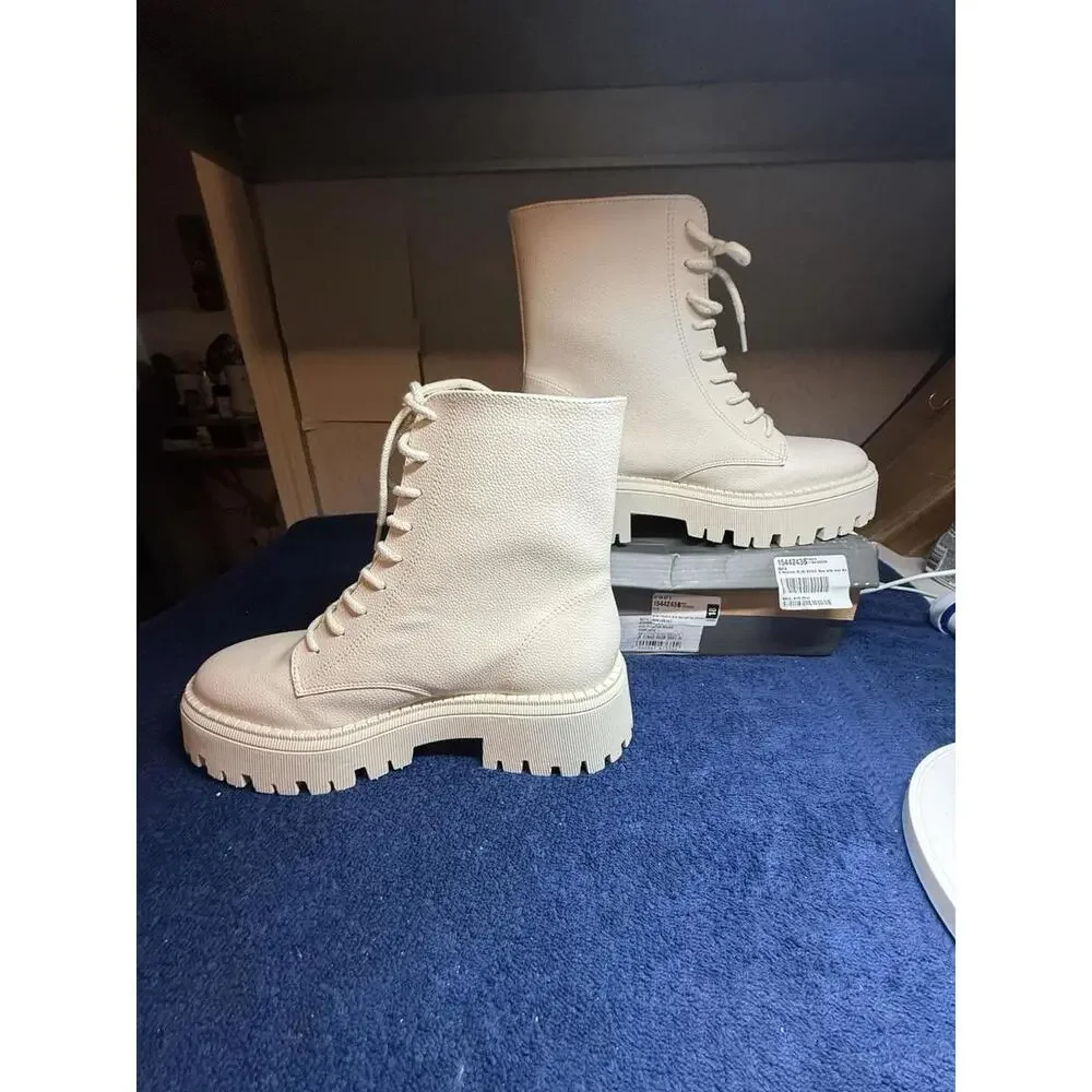 AREZZO MAYA Women's Pull On Lug Sole Combat Lace Up Beige Boots 8 Med $200 MSRP